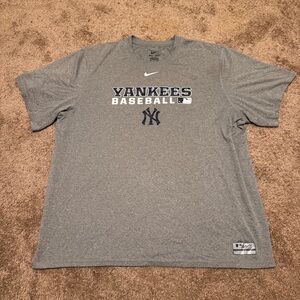 New York Yankees Nike Shirt Mens 2XL Gray Dri Fit Short Sleeve MLB Logo